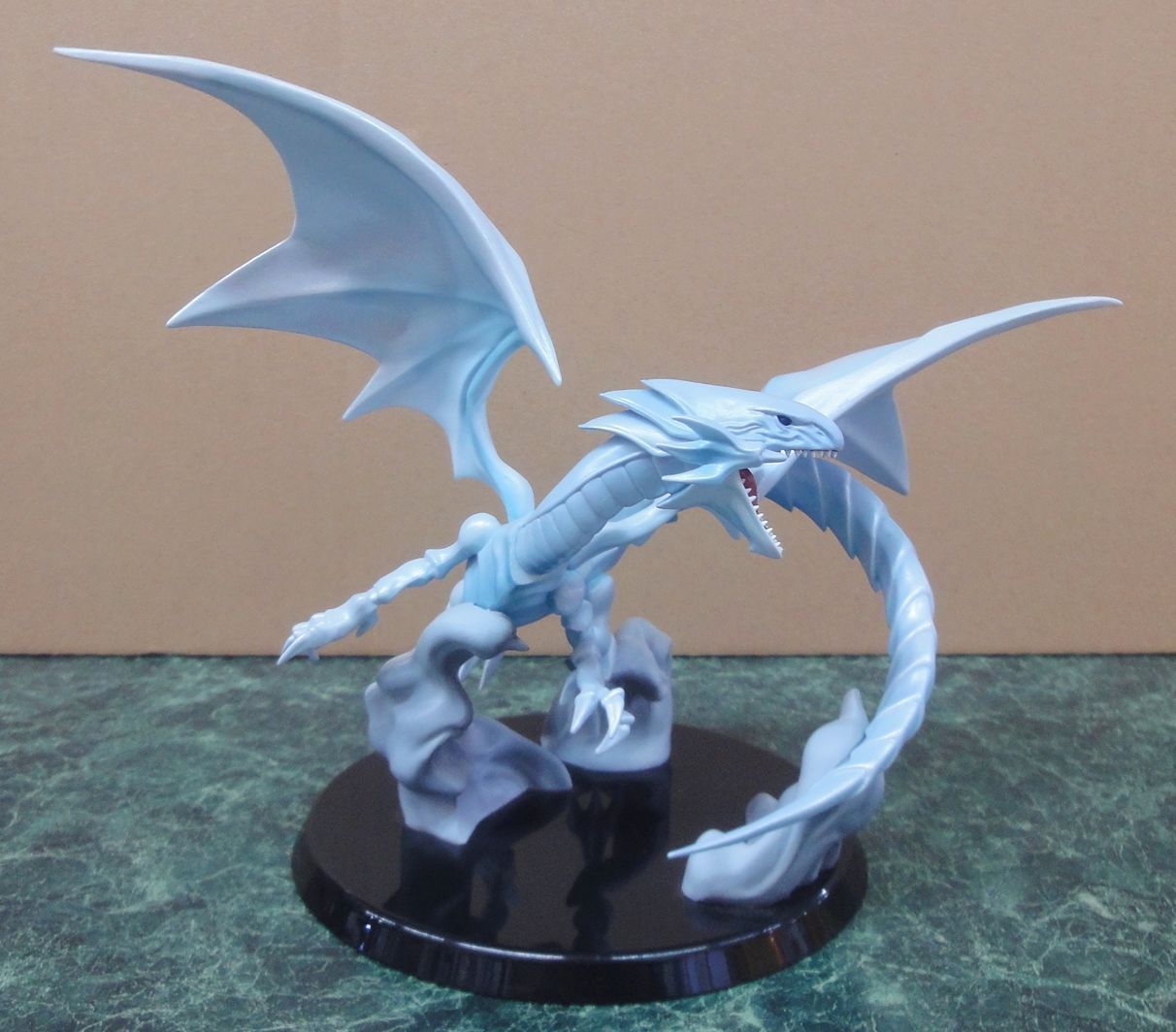 フィギュア B賞 青眼の白龍 WORLDLISE 一番くじ 遊戯王 ブルーアイズ