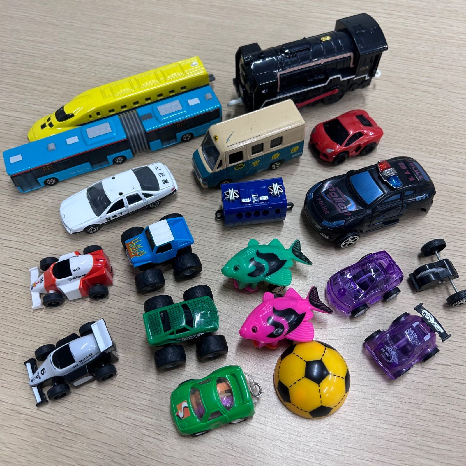 ミニカー　まとめ売り　当時モノ ミニカー まとめ売り 17台 - メルカリ