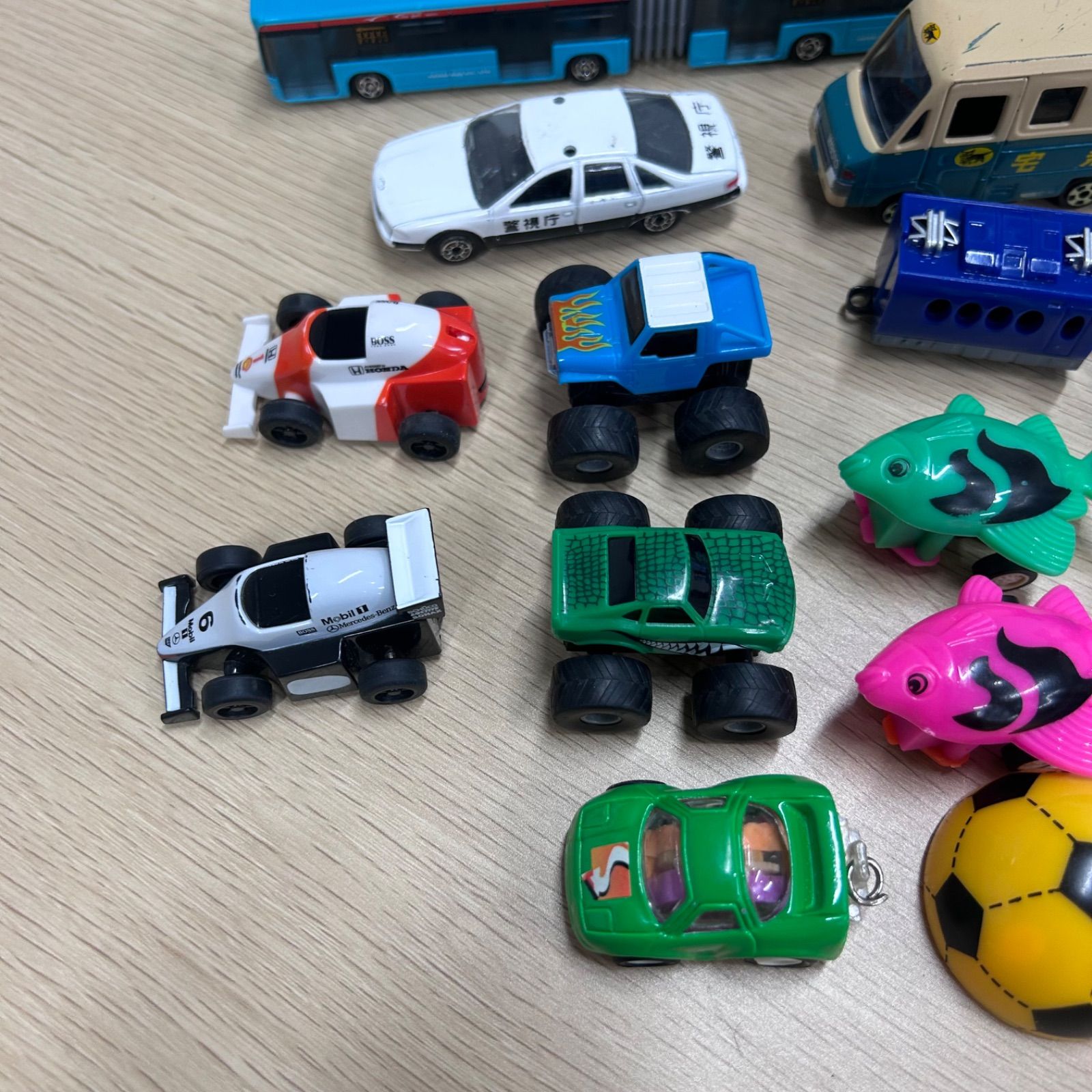 ミニカー　まとめ売り　100台以上 ジャンク品 ミニカー 約140台 まとめ売り - メルカリ