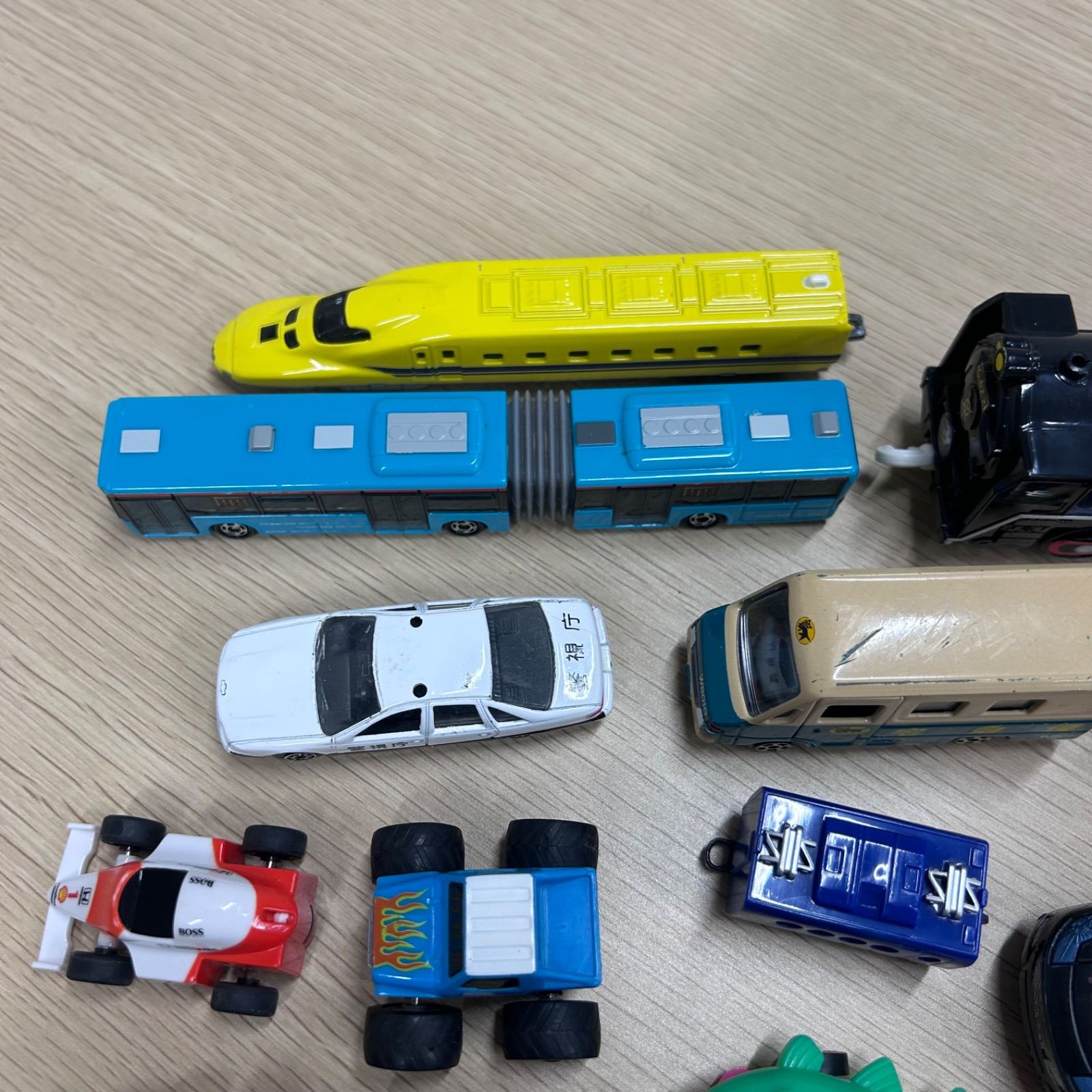 ミニカー　まとめ売り　100台以上 ミニカー まとめ売り 17台 - メルカリ