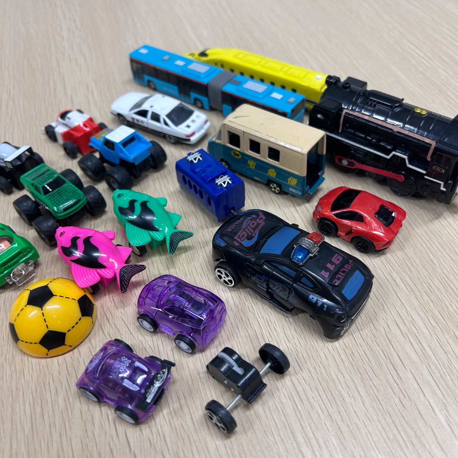 ミニカー　まとめ売り　100台以上 ミニカー まとめ売り 17台 - メルカリ