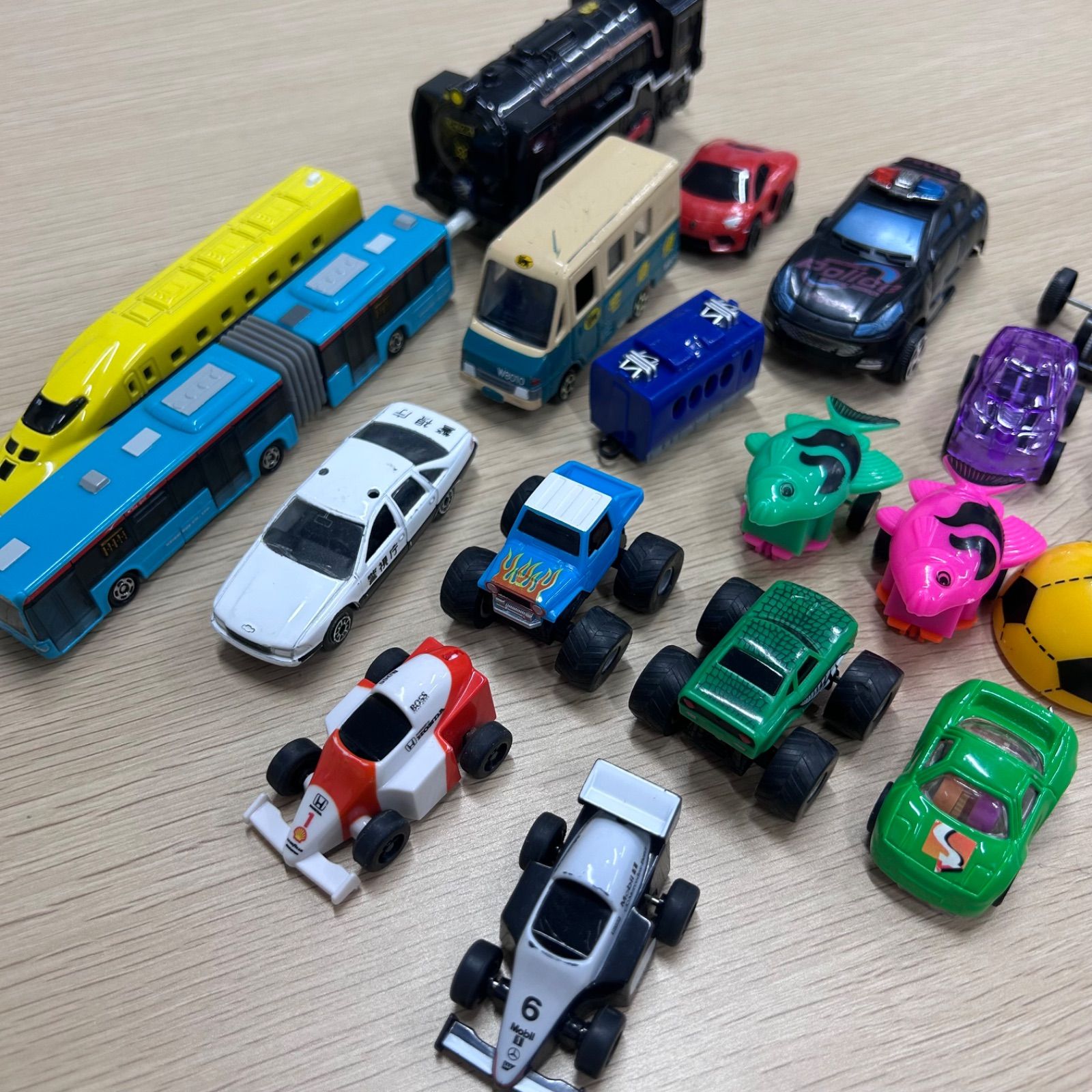 ミニカー まとめ売り 17台 - メルカリ