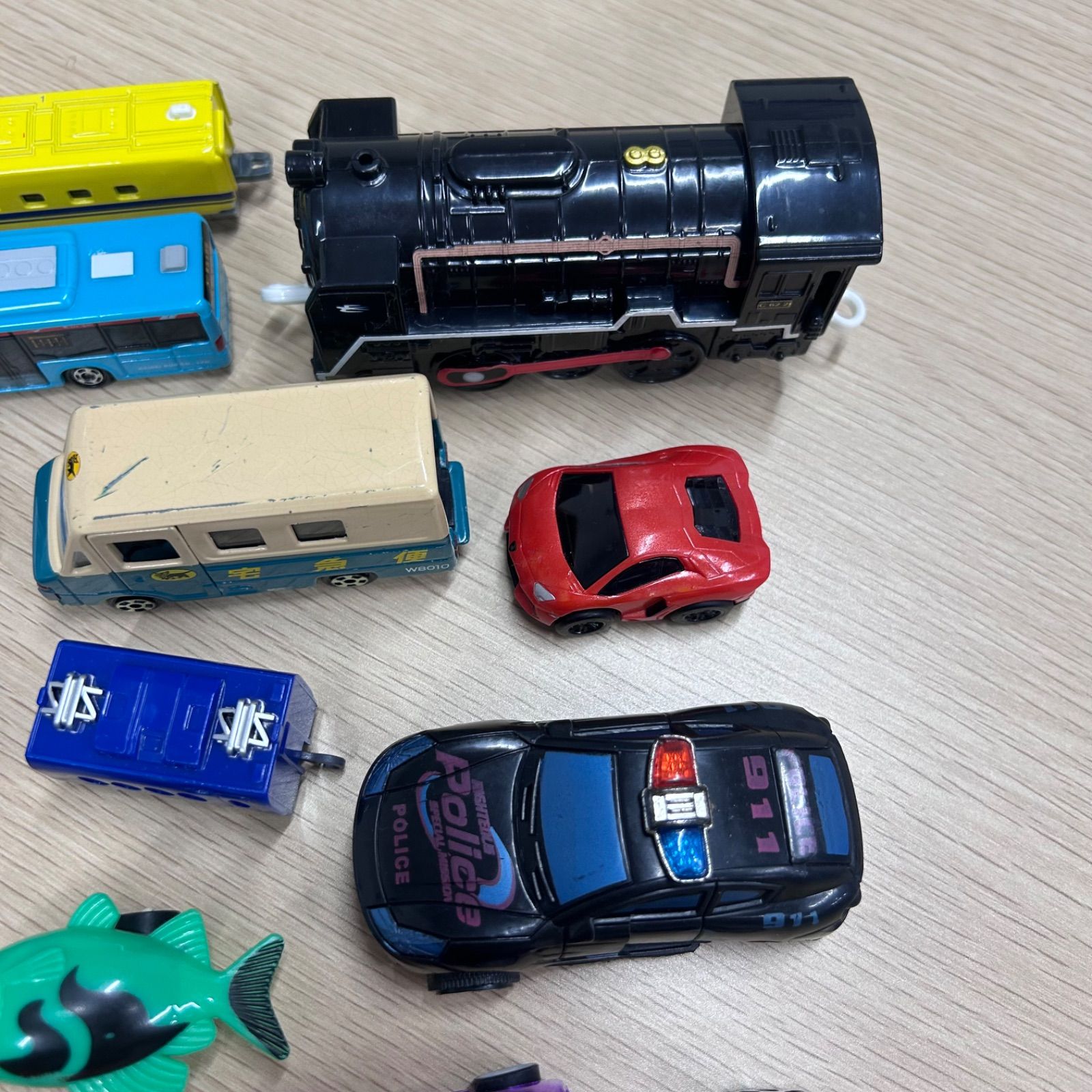 ミニカー まとめ売り 17台 - メルカリ