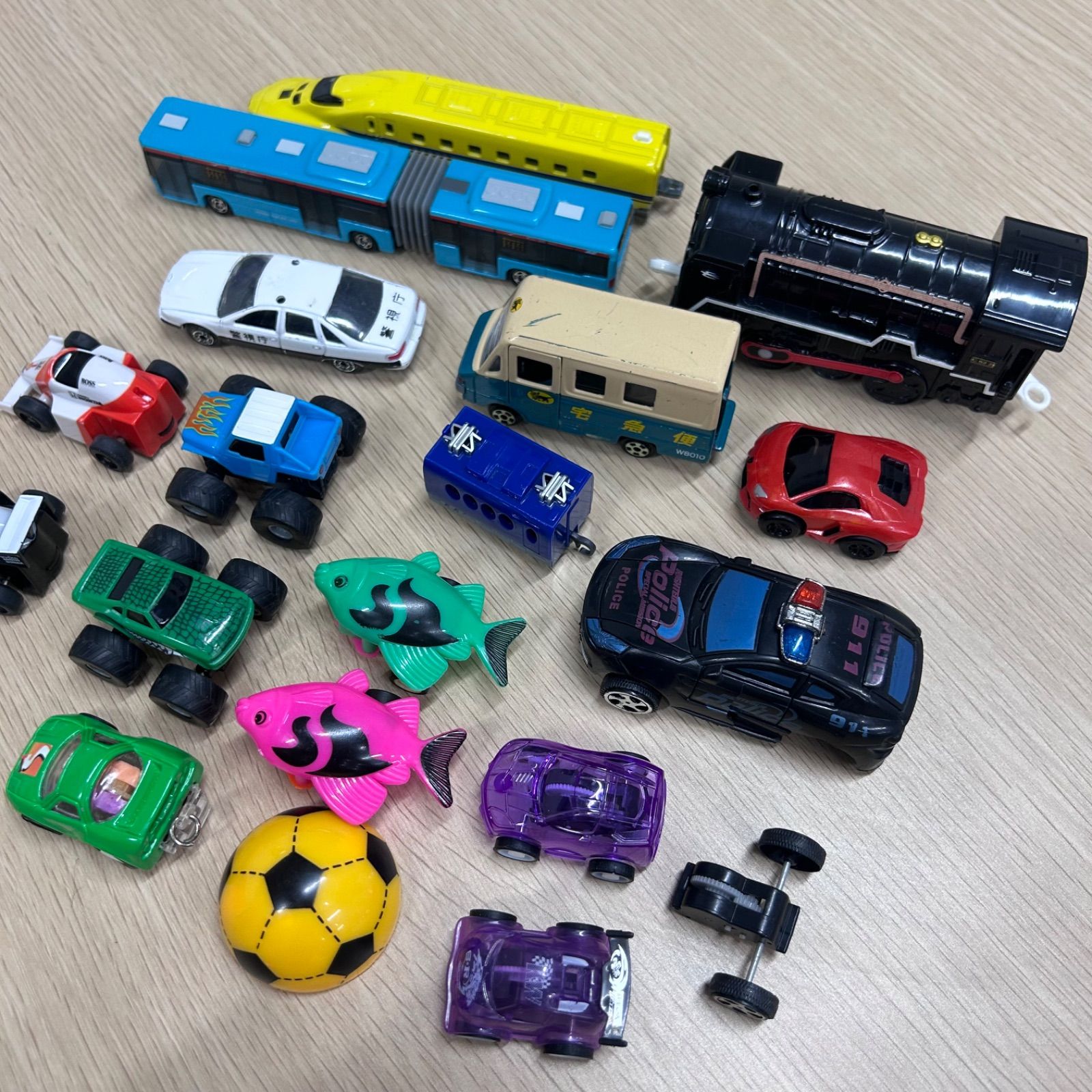 ミニカー まとめ売り 17台 - メルカリ