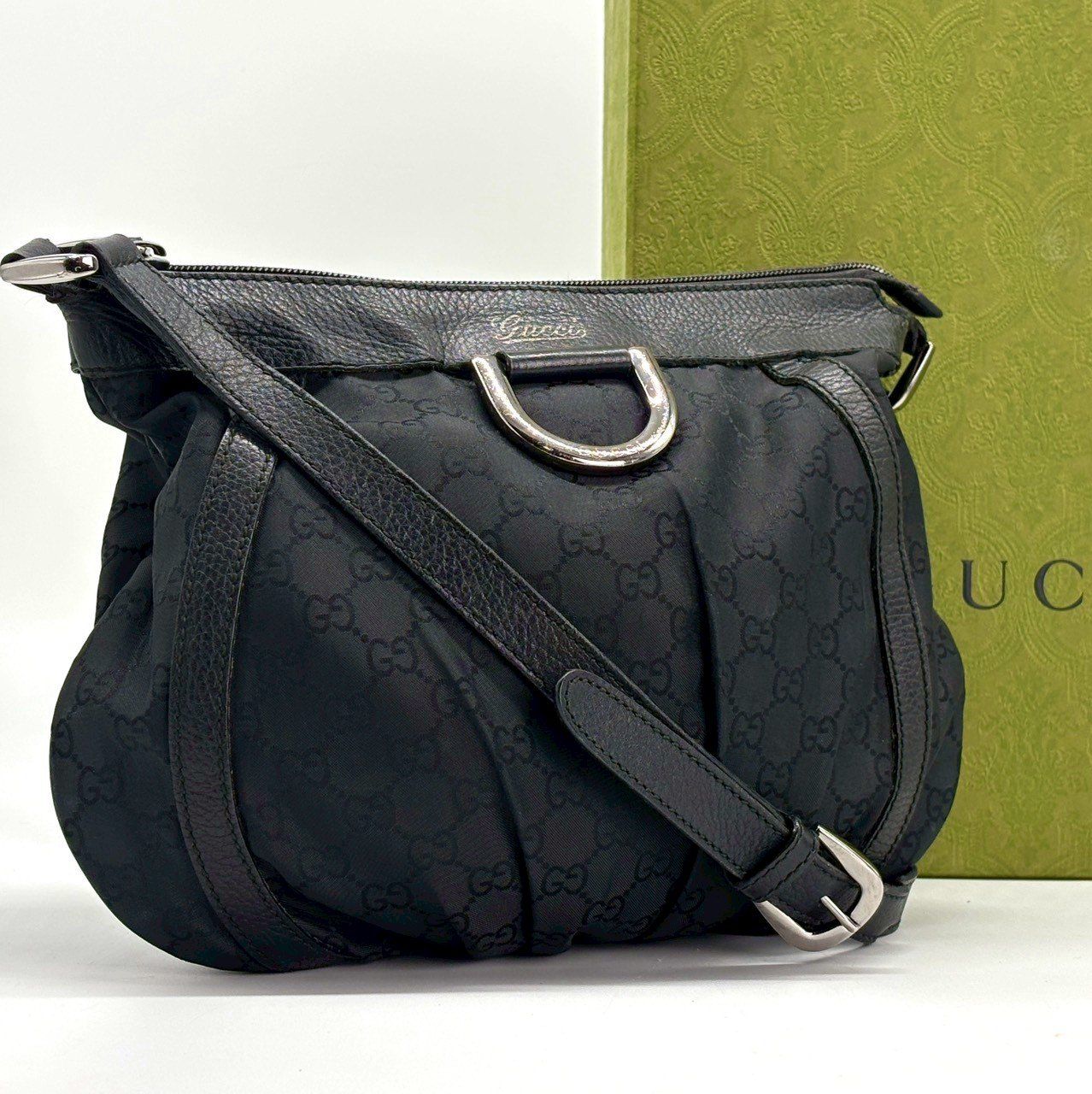 上品さを引き寄せる曲線美】 GUCCI グッチ ショルダーバッグ アビー GG