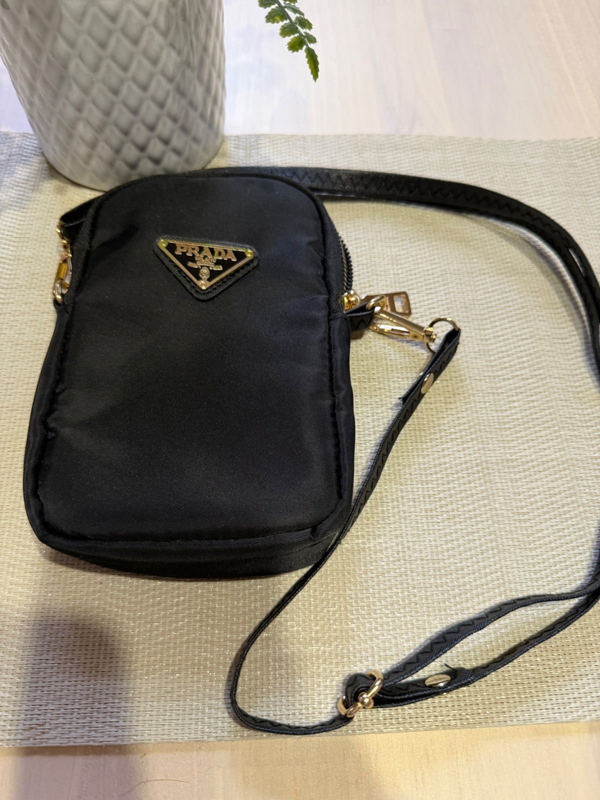 PRADA スマホショルダーバッグ ナイロン ノベルティ ブラック 新品