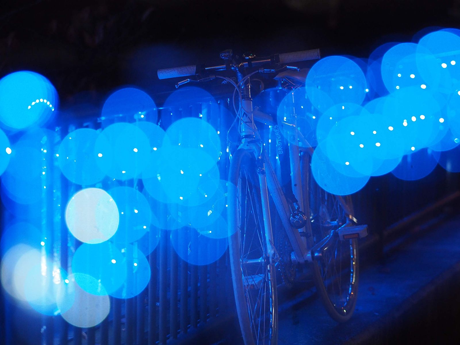  OLYMPUS 単焦点レンズ M ZUIKO DIGITAL ED 75 mm F 1 8 シルバー その他 カメラ