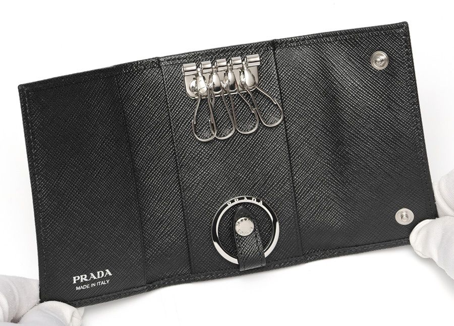 プラダ　新品未使用　キーケース　4連　トライアングル　ロゴ　サフィアノレザー　黒 楽天市場】プラダ キーケース サフィアーノトライアングルキーケース