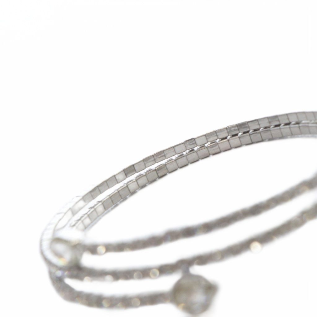 スワロフスキー SWAROVSKI SV twisty triangle バングル シルバー色