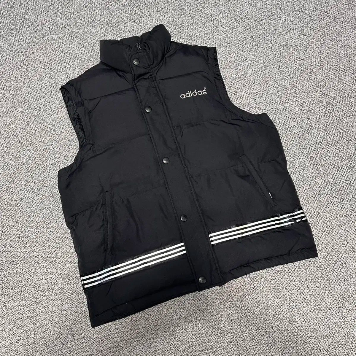 adidas 3本線 ダウン ベスト ブラック