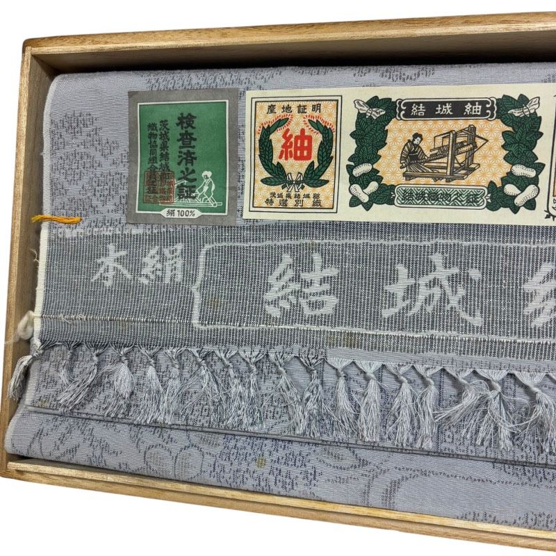 未仕立て品】本場結城紬 反物 グレー 地紋入り 幅約37cm 正絹 生地重量