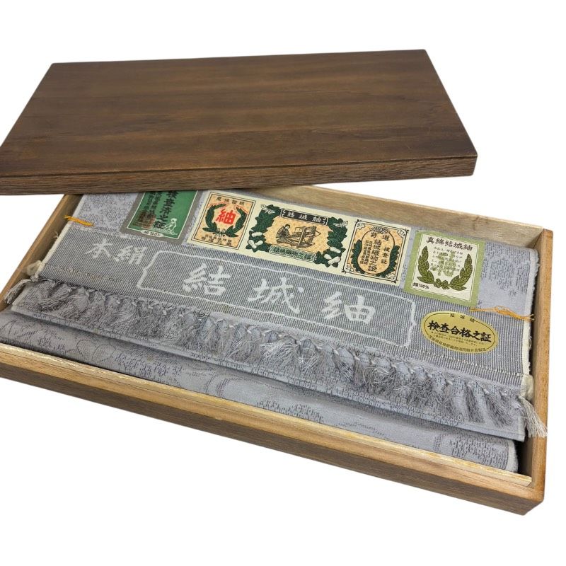 未仕立て品】本場結城紬 反物 グレー 地紋入り 幅約37cm 正絹 生地重量