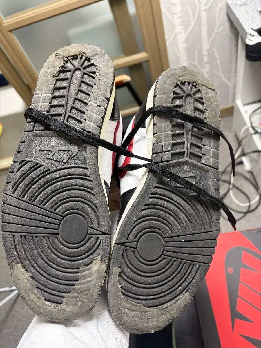 ジョーダン1 ハイ ジムレッド 280