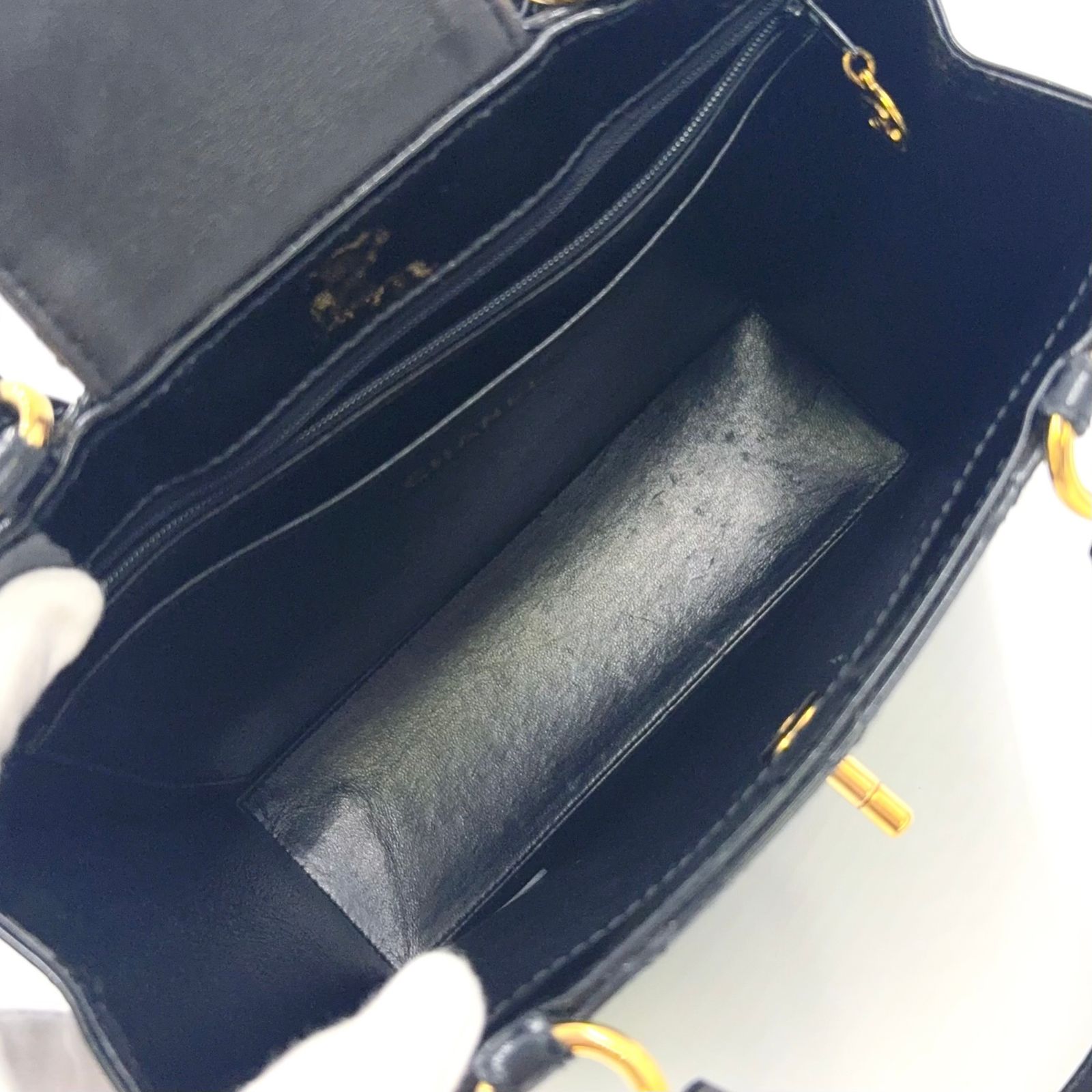 CHANEL ココマーク ターンロック マトラッセ 4番台 エナメルレザー