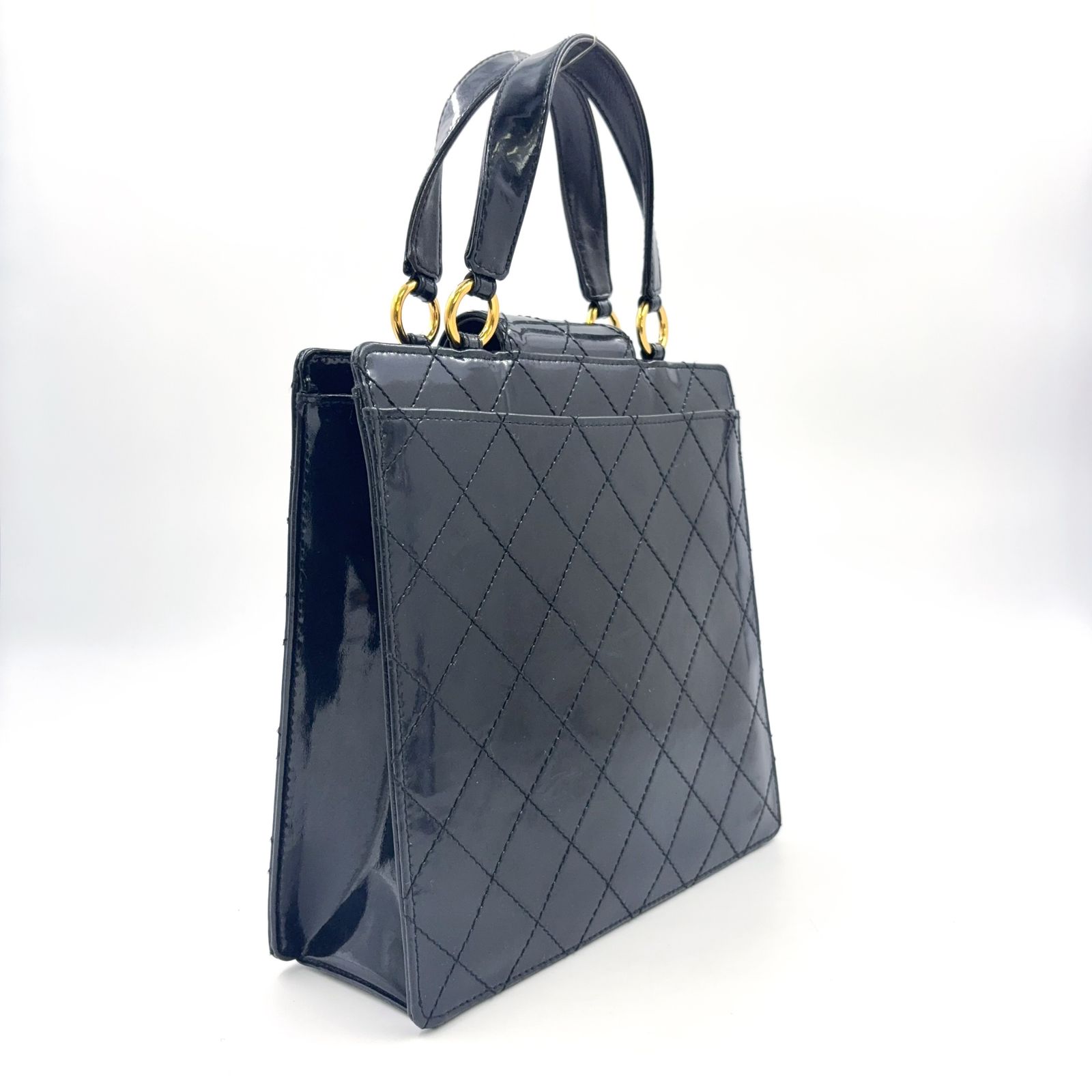 CHANEL ココマーク ターンロック マトラッセ 4番台 エナメルレザー