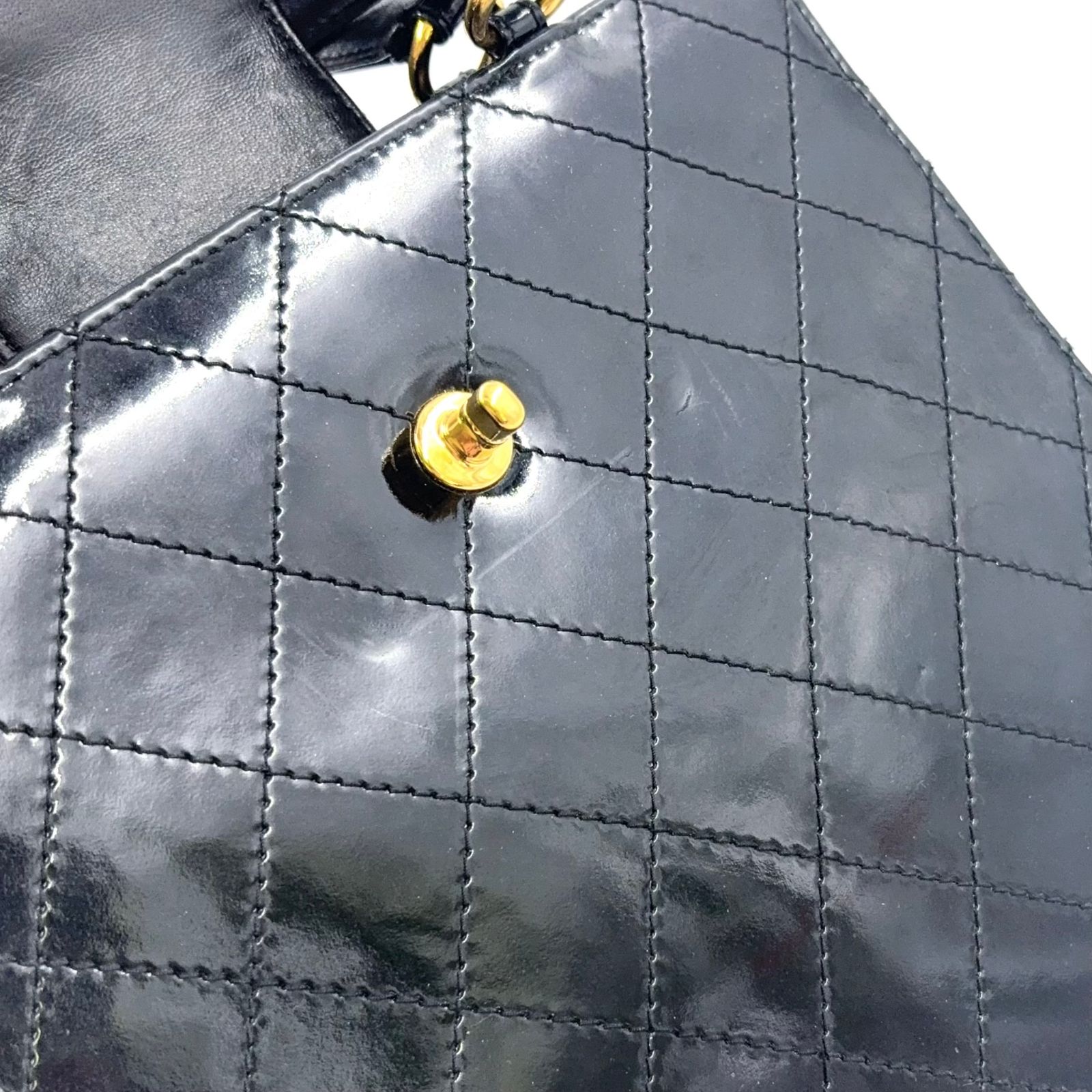 CHANEL ココマーク ターンロック マトラッセ 4番台 エナメルレザー