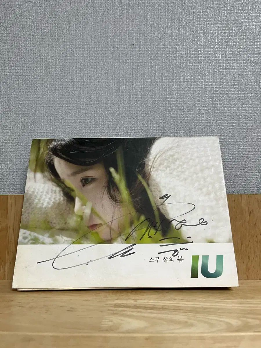 IU(アイユ) 二十歳 春 SPRING ／ サイン入り サイン 非売品 CD - メルカリ