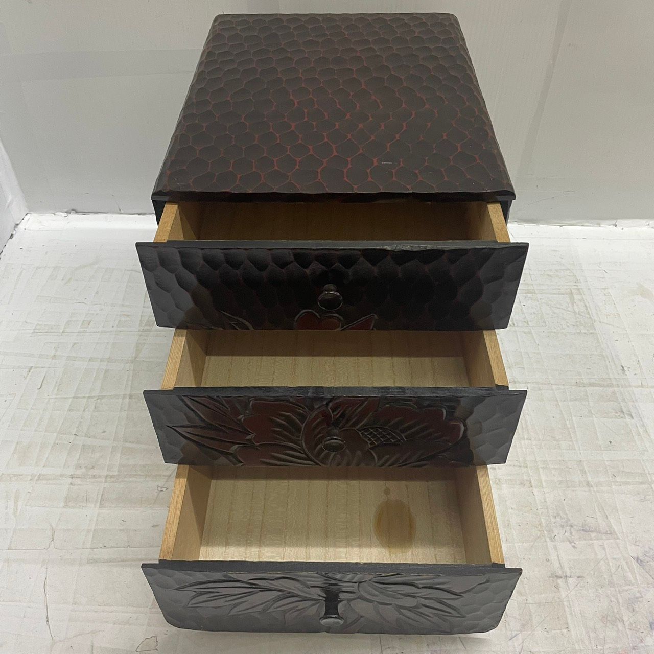 鎌倉彫漆器 牡丹柄 文箱 引き出し3つ 鎌倉彫漆器 牡丹柄 文箱 引き出し