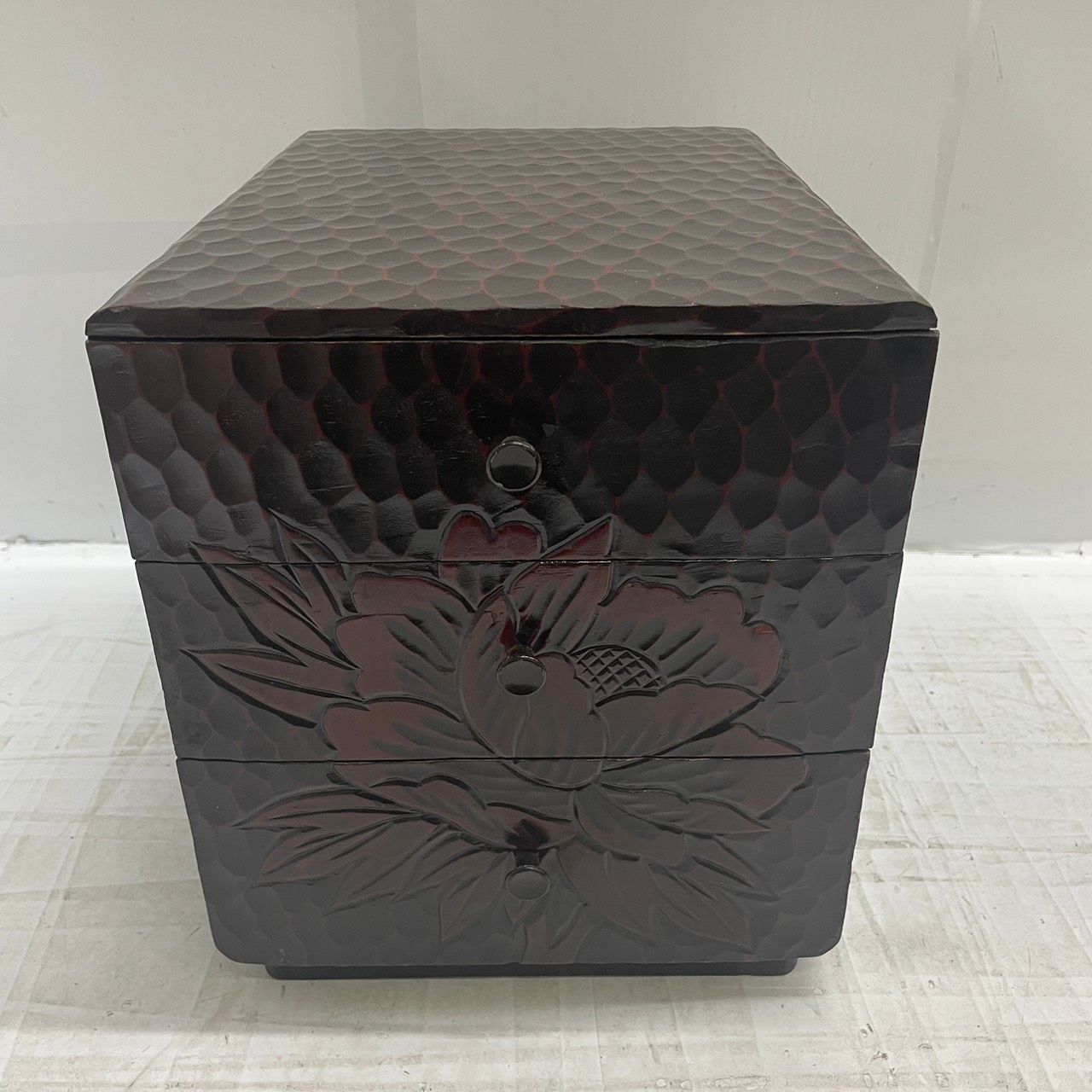 h9864 鎌倉彫 引き出し 小箪笥 小物入れ 牡丹 箪笥 3段 家具 木彫り