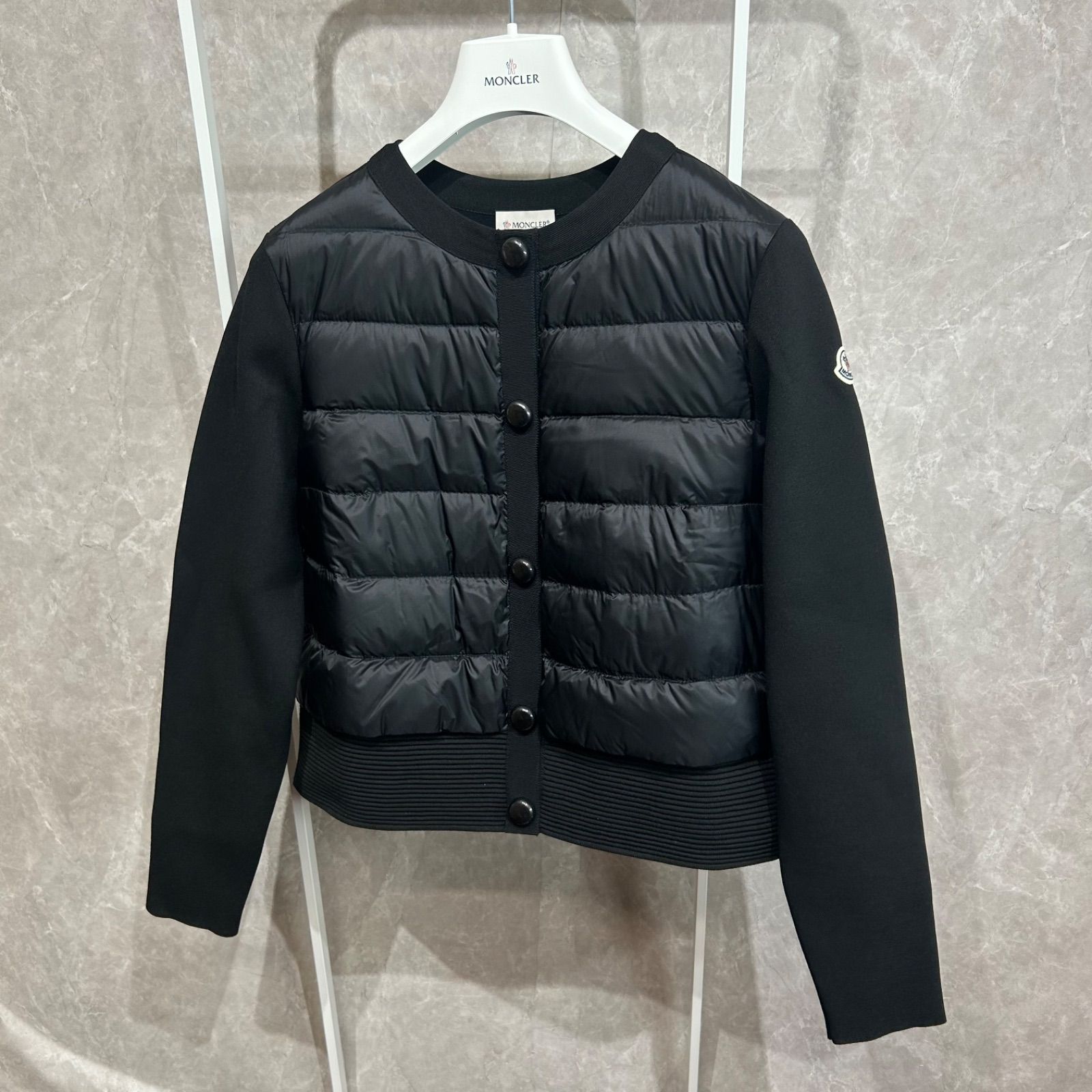 【美品】 MONCLER モンクレールダウンニット切り替えジャケット黒S 未使用】 MONCLER モンクレール ダウンジャケット切り替えニット