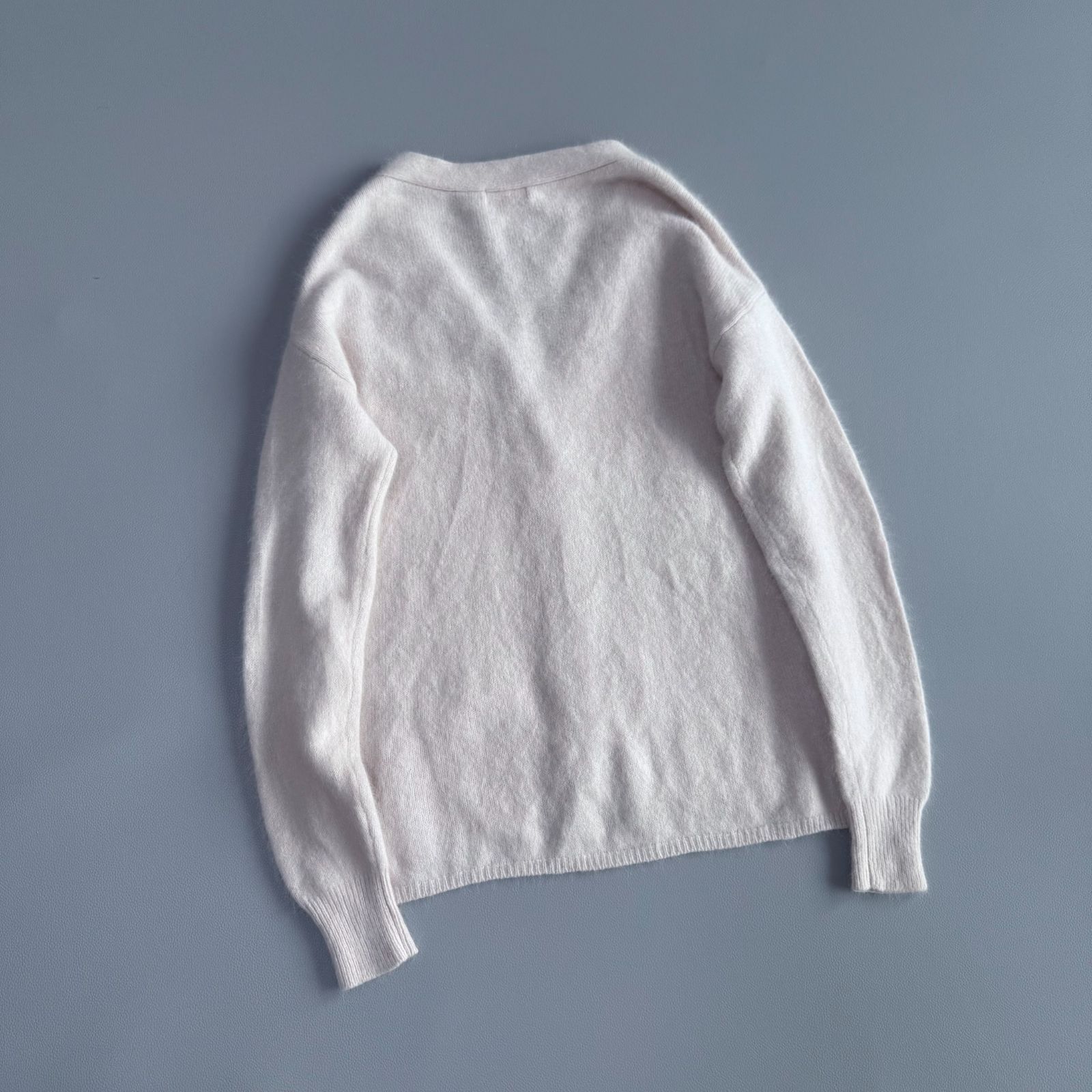 Vネックカーディガン