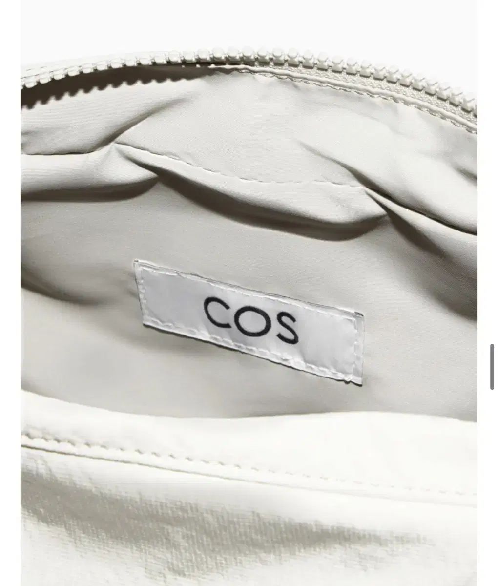 クロスボディーバッグ ナイロン