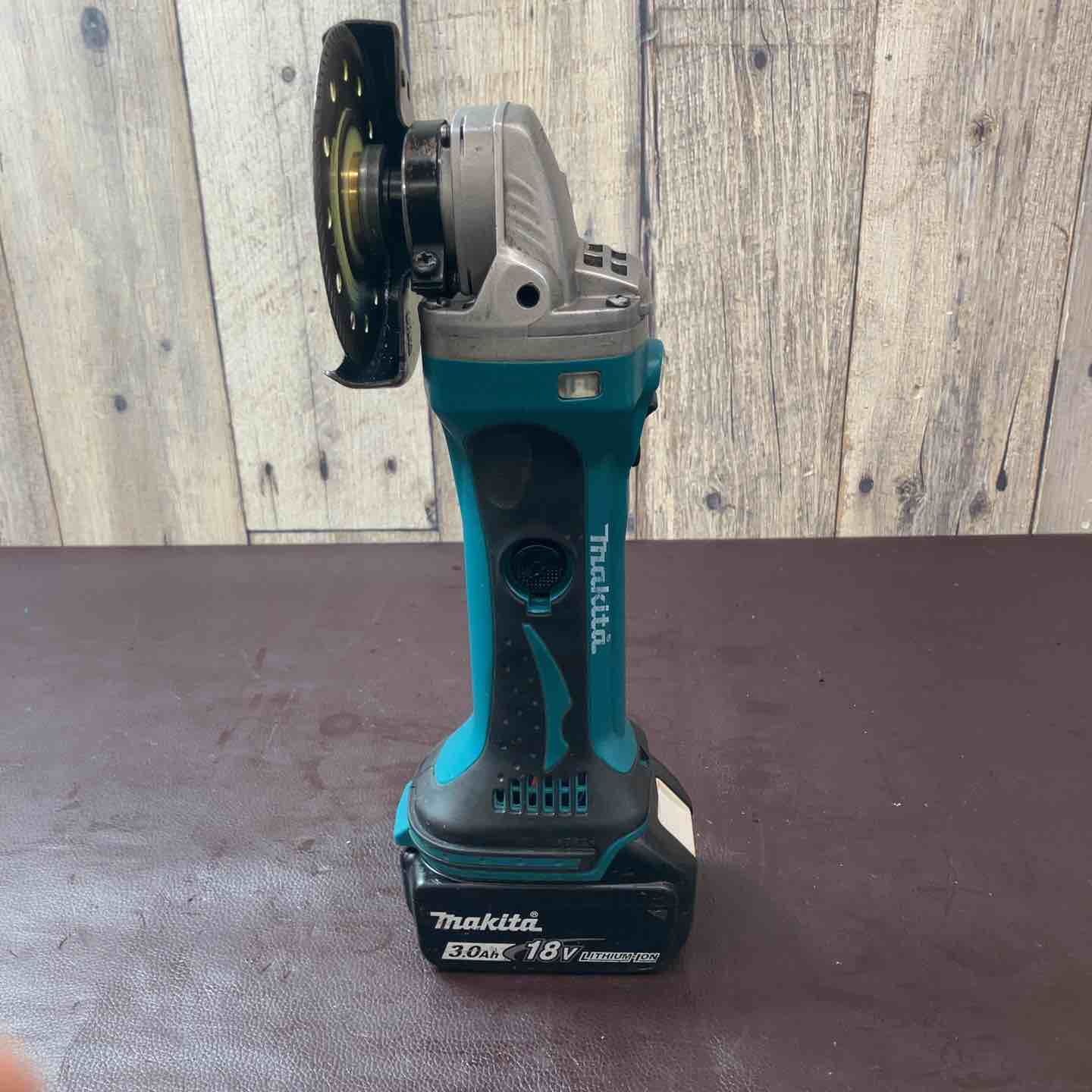 品 マキタ makita コードレスディスクグラインダ GA 402 DZ 18 V バッテリー 付属