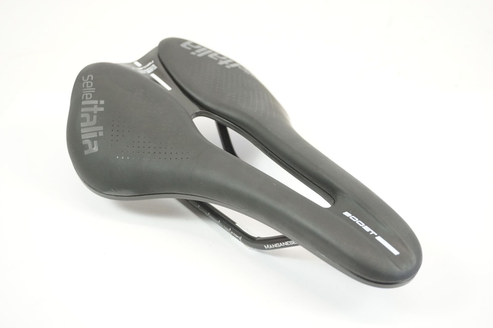 SELLE ITALIA 「セライタリア」 NOVUS BOOST EVO SUPERFLOW サドル