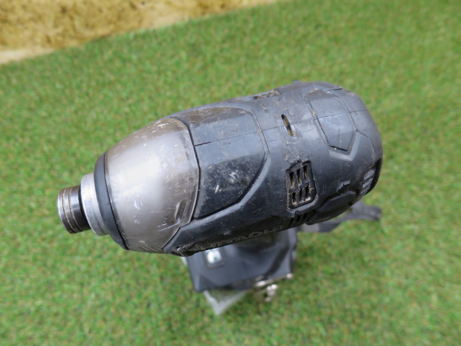 コードレスインパクトドライバー