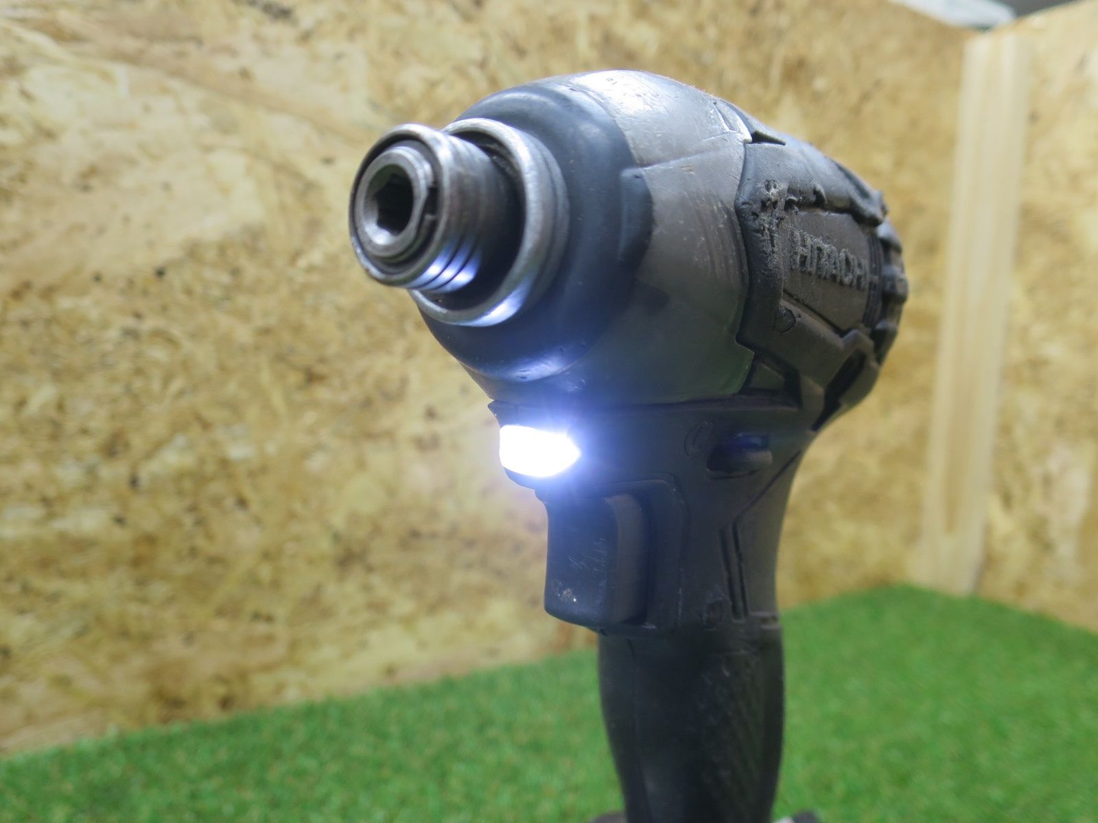  日立工機 14.4 V コードレスインパクトドライバー 充電式 ブラック 本体のみ 電動インパクトドライバー ドリル ドライバー レンチ