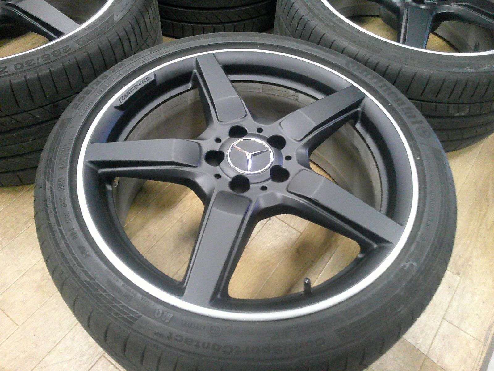  ベンツ W 218 CLS AMG マッドブラック 19 8 5 J 34 9 48 コンチネンタル 255 35 ZR 285 30 4本 スタッドレス 等に 19インチ タイヤ ホイールセット