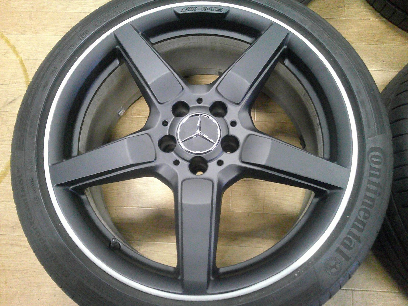 AMG マッドブラック