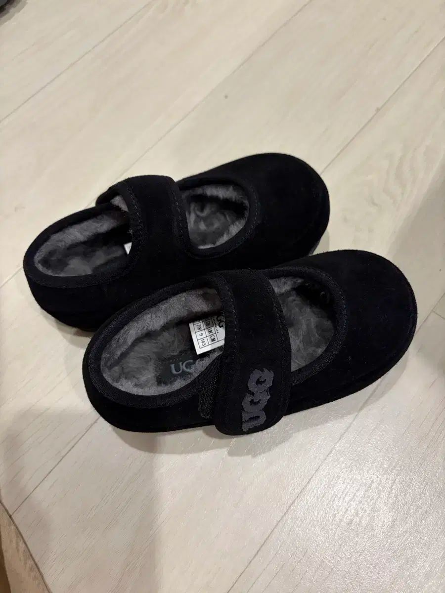 アグ メリージェーン 7 8 160 ブラック