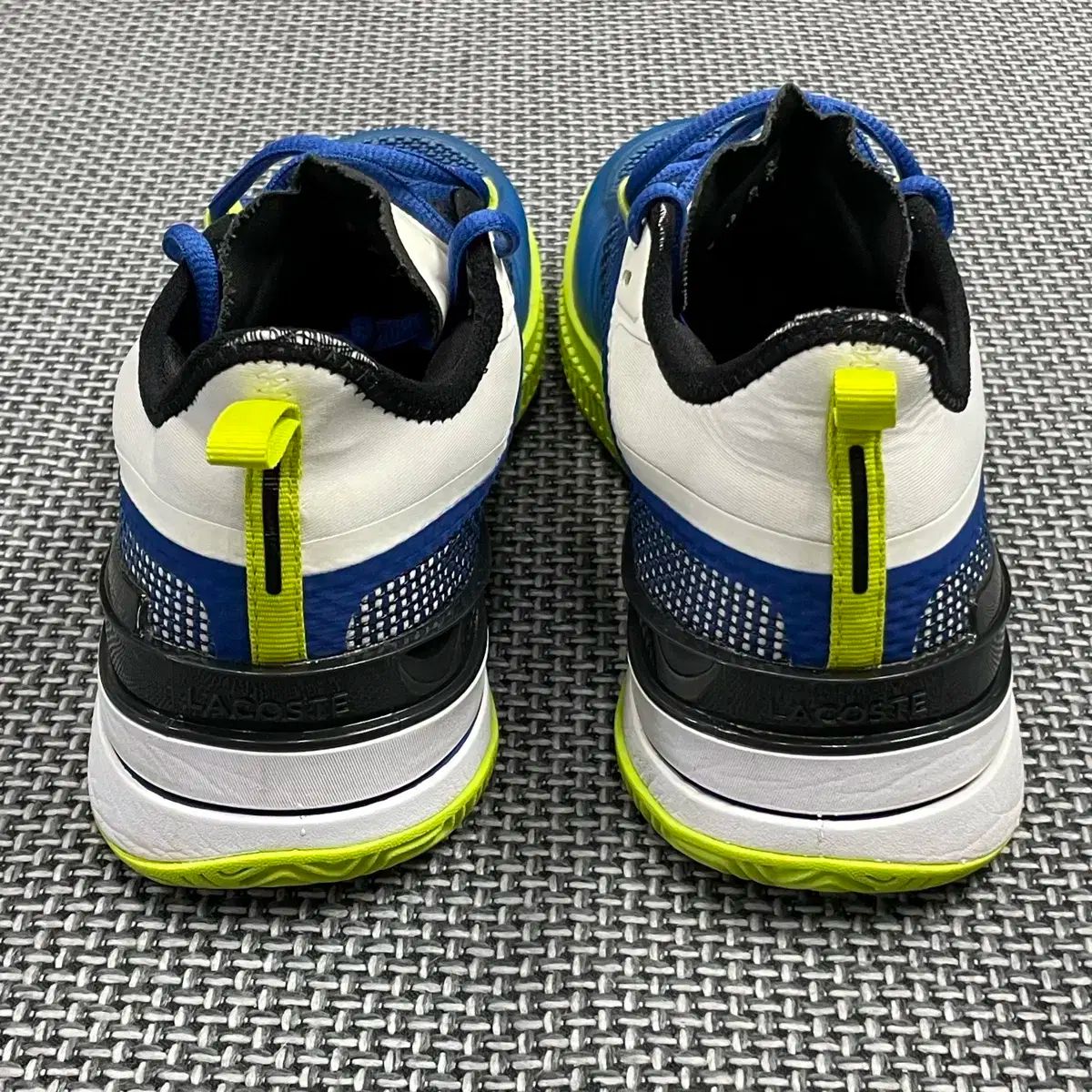 テニスシューズ