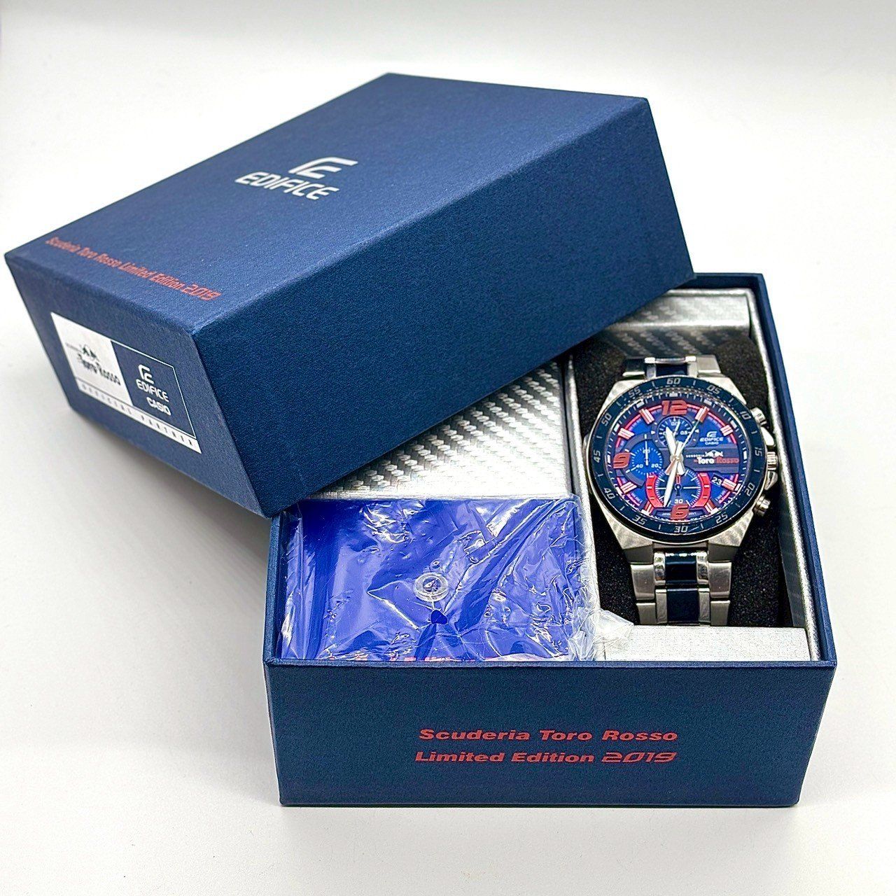 疾走感を纏う一本】 CASIO EDIFICE 腕時計 Toro Rosso Limited Edition