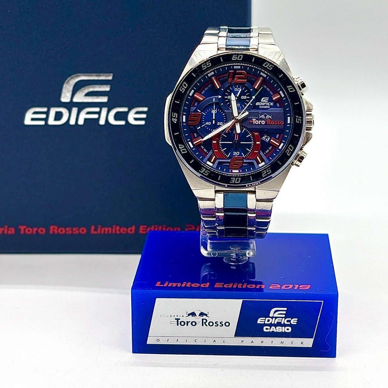 疾走感を纏う一本】 CASIO EDIFICE 腕時計 Toro Rosso Limited Edition