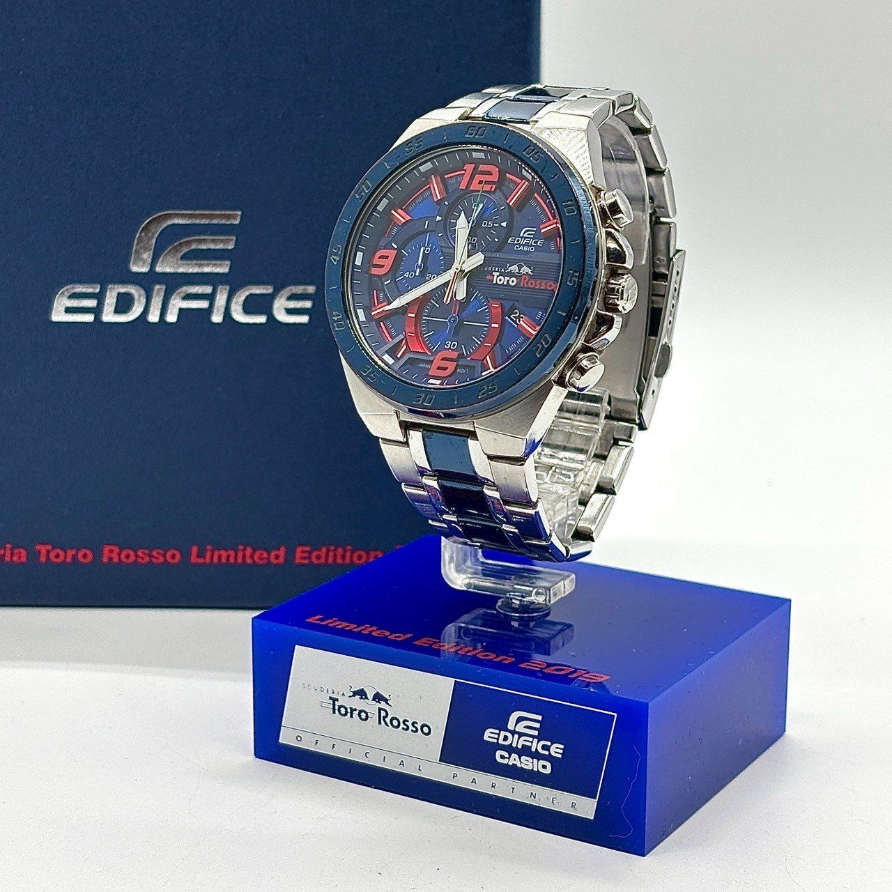 疾走感を纏う一本】 CASIO EDIFICE 腕時計 Toro Rosso Limited Edition