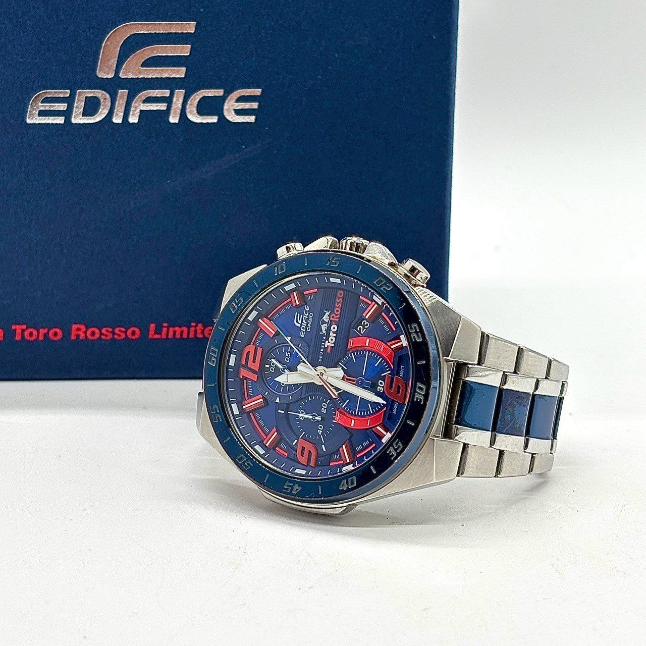疾走感を纏う一本】 CASIO EDIFICE 腕時計 Toro Rosso Limited Edition