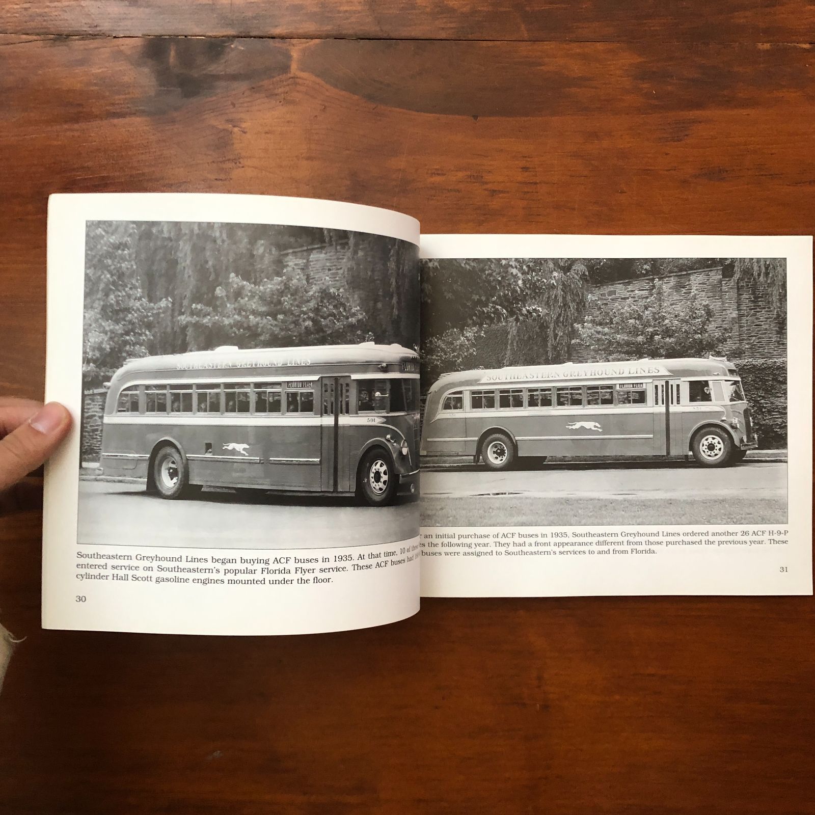  Greyhound Buses 1914 Through 2000 Photo Archive グレイハウンドバス 写真アーカイブ William A. Luke Iconografix bus histo aa 19にynm 5 趣味 スポーツ 実用 本