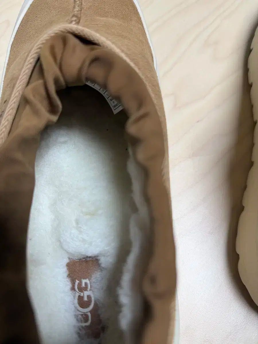 UGG タスマン ウェザー チェスナット 白 キャップ