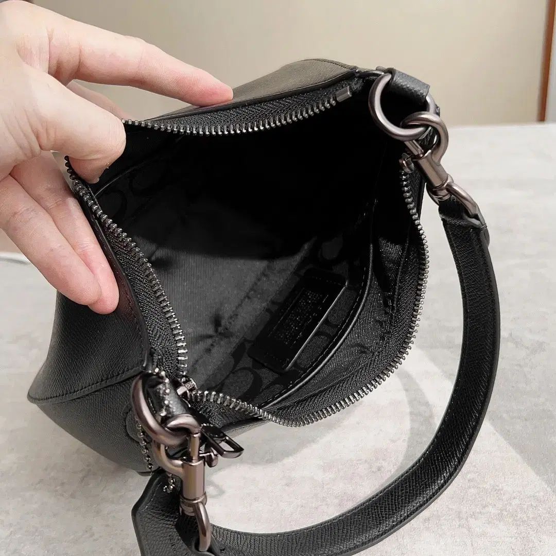 842 クロスバック