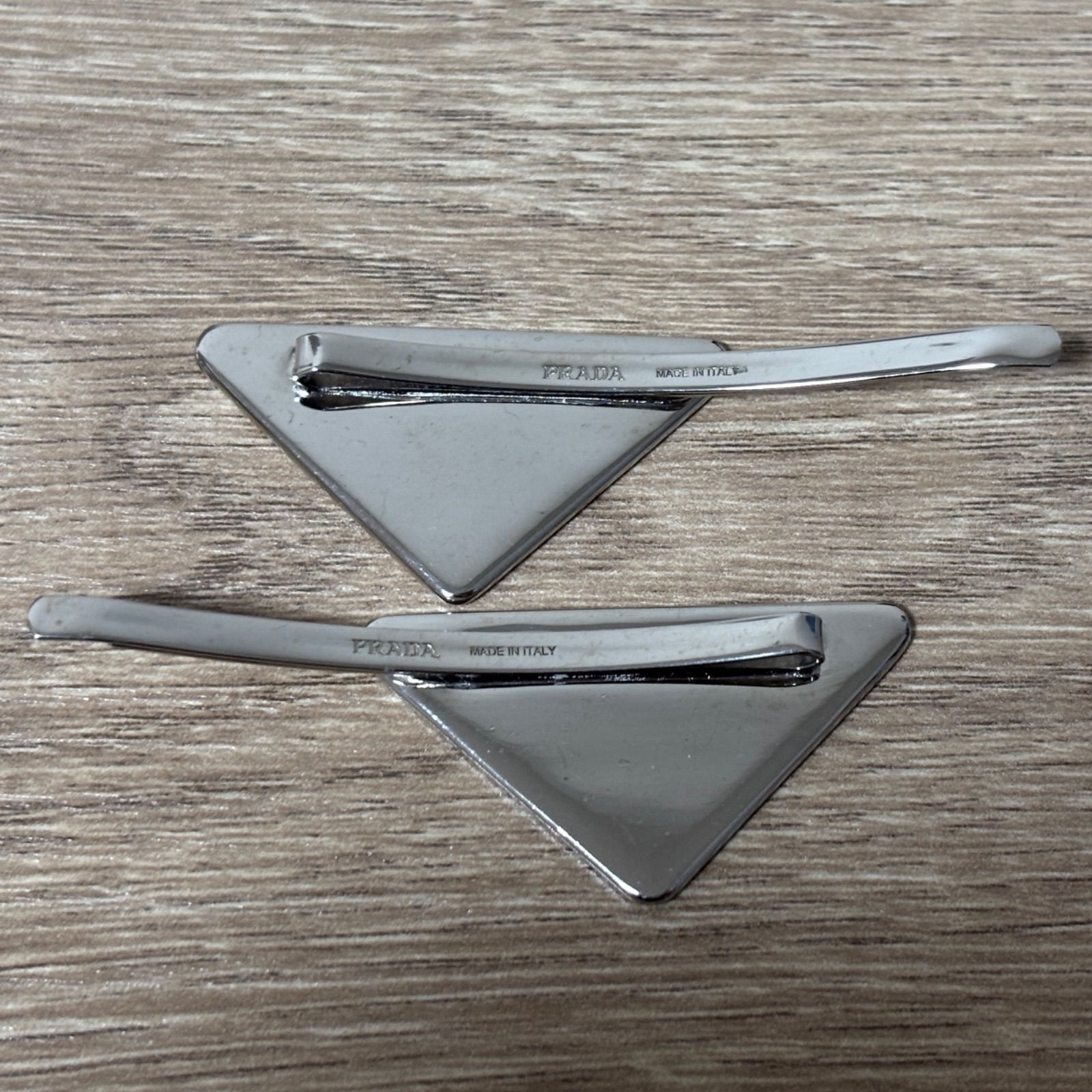 PRADA プラダ 三角ロゴ ヘアピン バレッタ ヘアアクセサリー ホワイト
