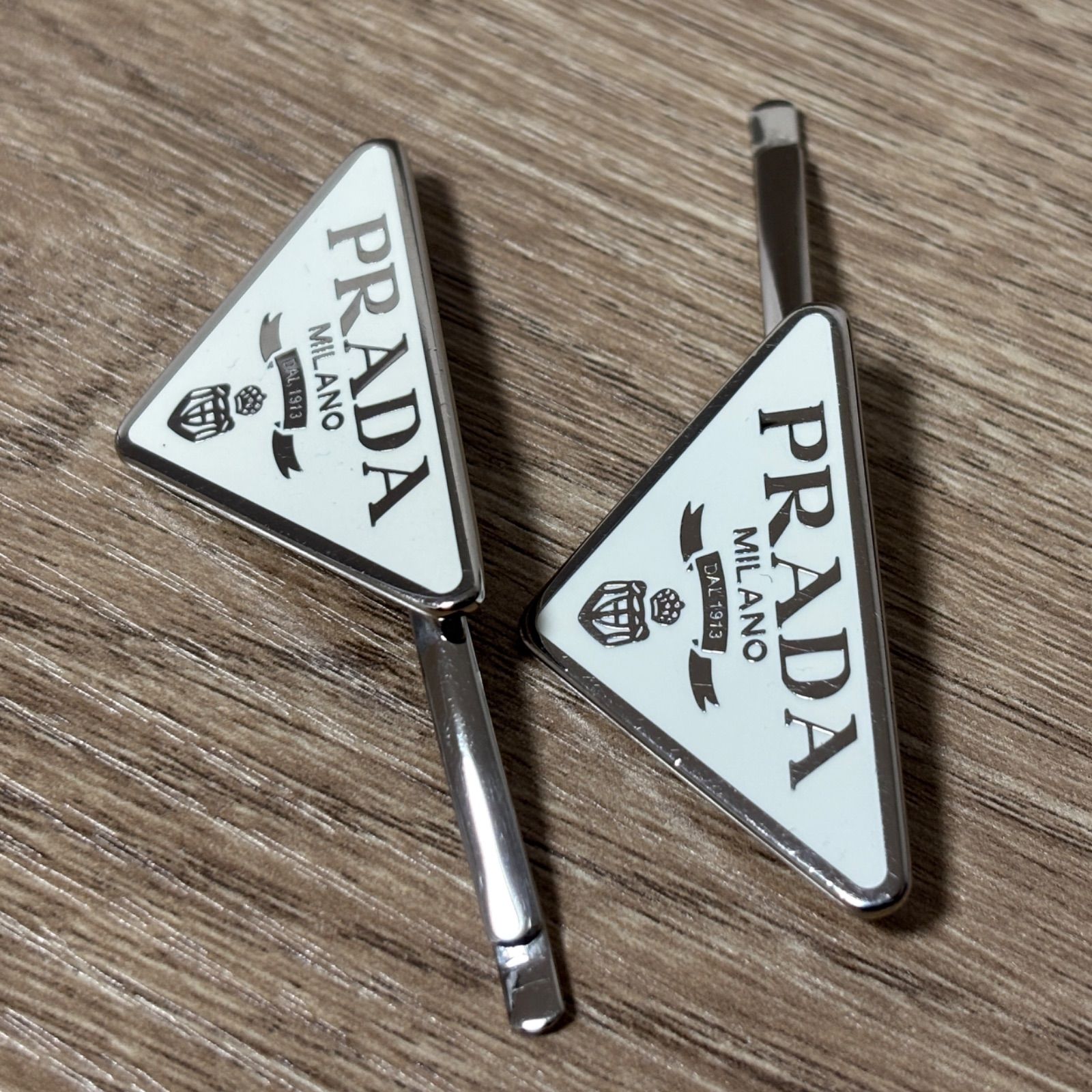 PRADA プラダ 三角ロゴ ヘアピン バレッタ ヘアアクセサリー ホワイト