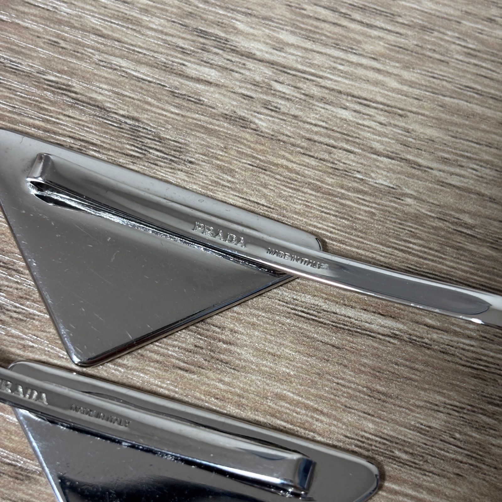 PRADA プラダ 三角ロゴ ヘアピン バレッタ ヘアアクセサリー ホワイト