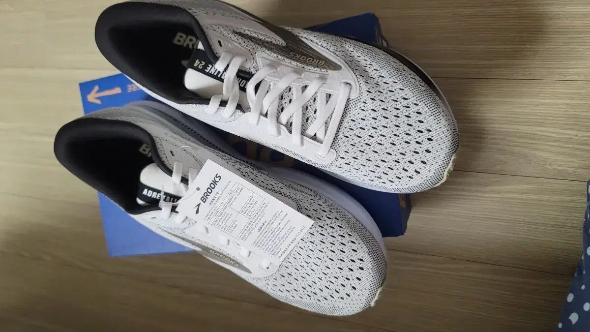 ブルックス ランニングシューズ アドレナリン GTS 24 白 メンズ 26 5
