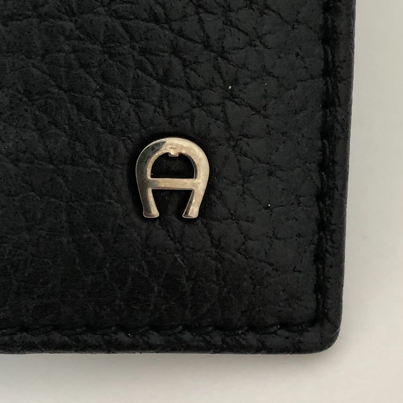 美品】AIGNER アイグナー 二つ折り財布 ブラック SGKY10-8374 - メルカリ