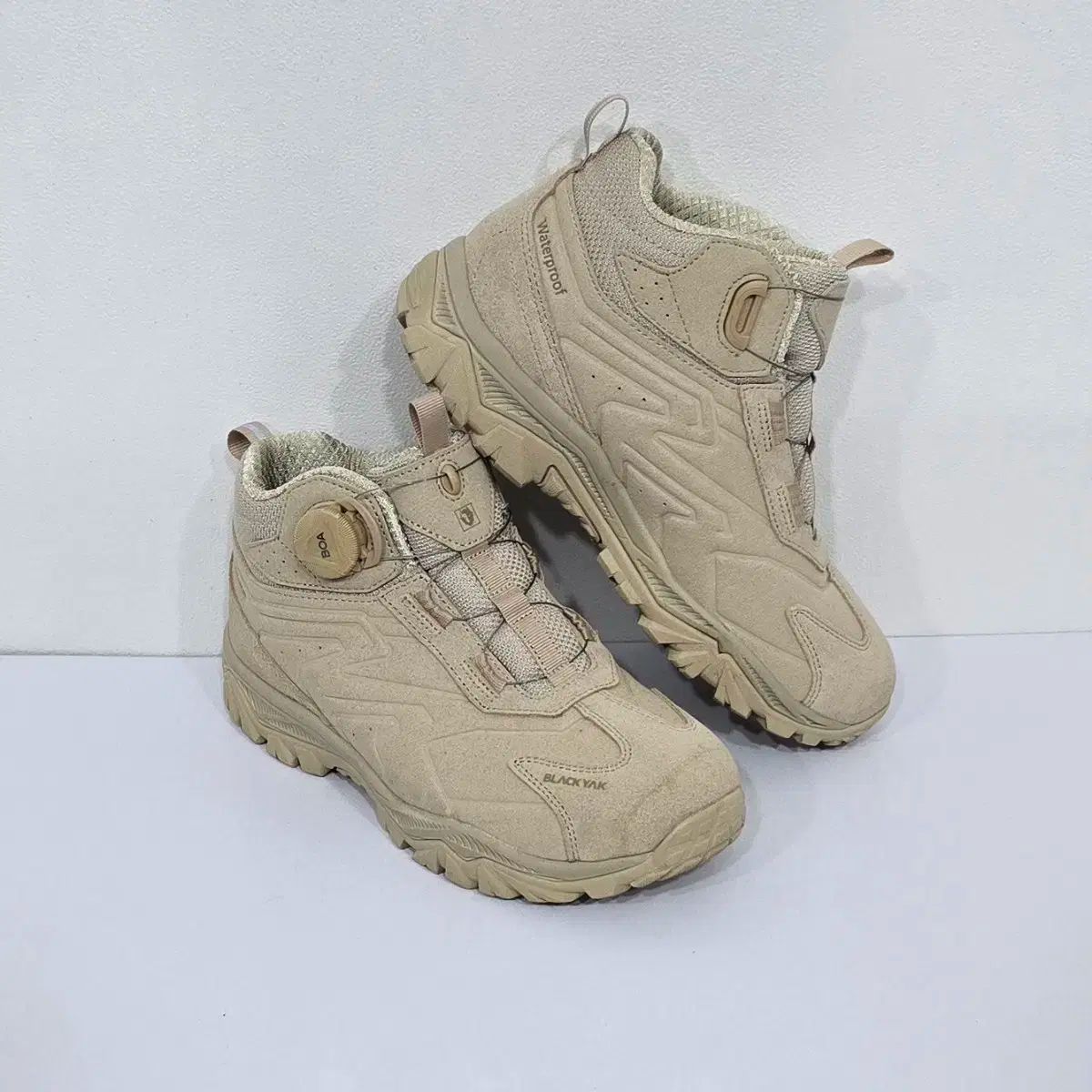 240 BLACK YAK ブラックヤク デザート 登山靴 ベージュ スニーカー ダイアル