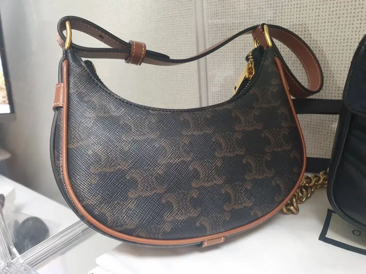 セリーヌ トリオンフ アヴァ ミニ ホーボー ほぼ新 コンディション