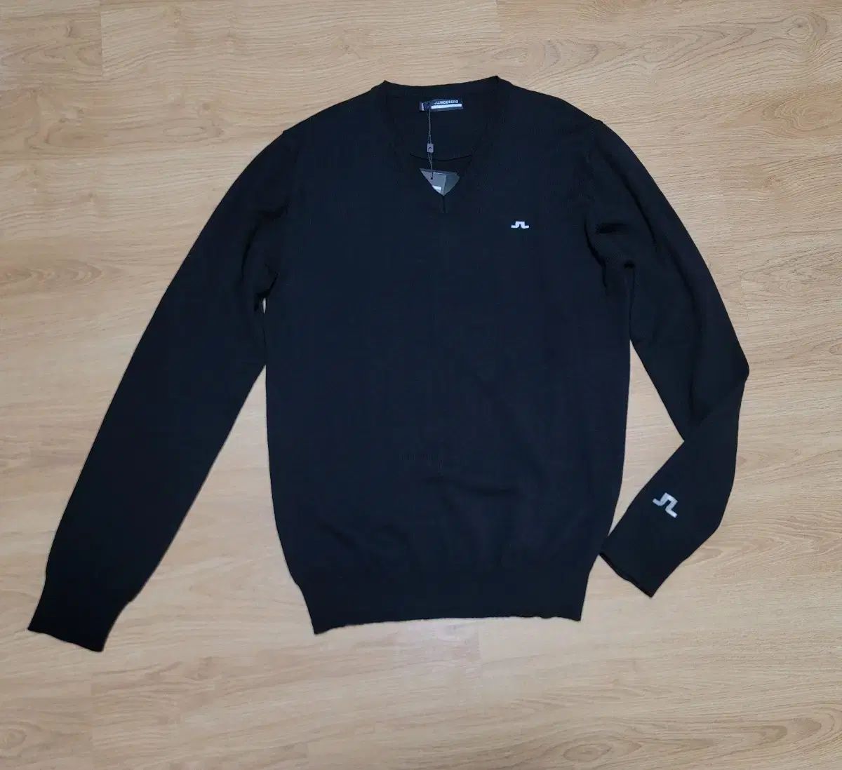 J. J.リンドバーグ ブラック Vネック ニット M 95