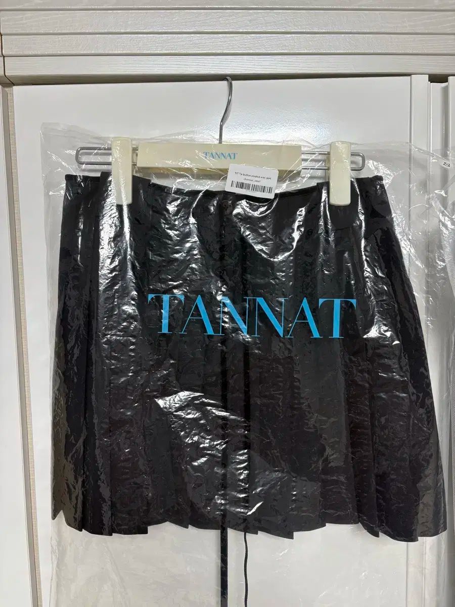 タナット タイ ボタン プリーツ スカート チャコール s